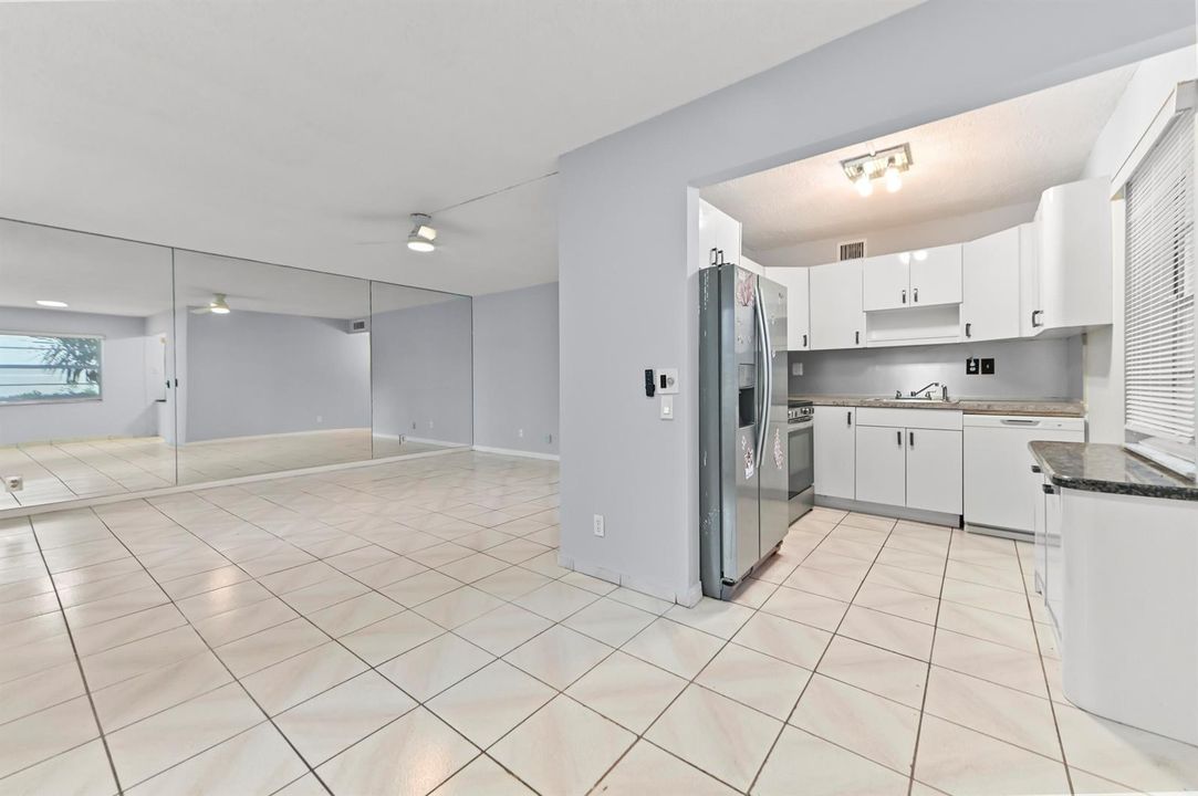 10 Dining Room 02