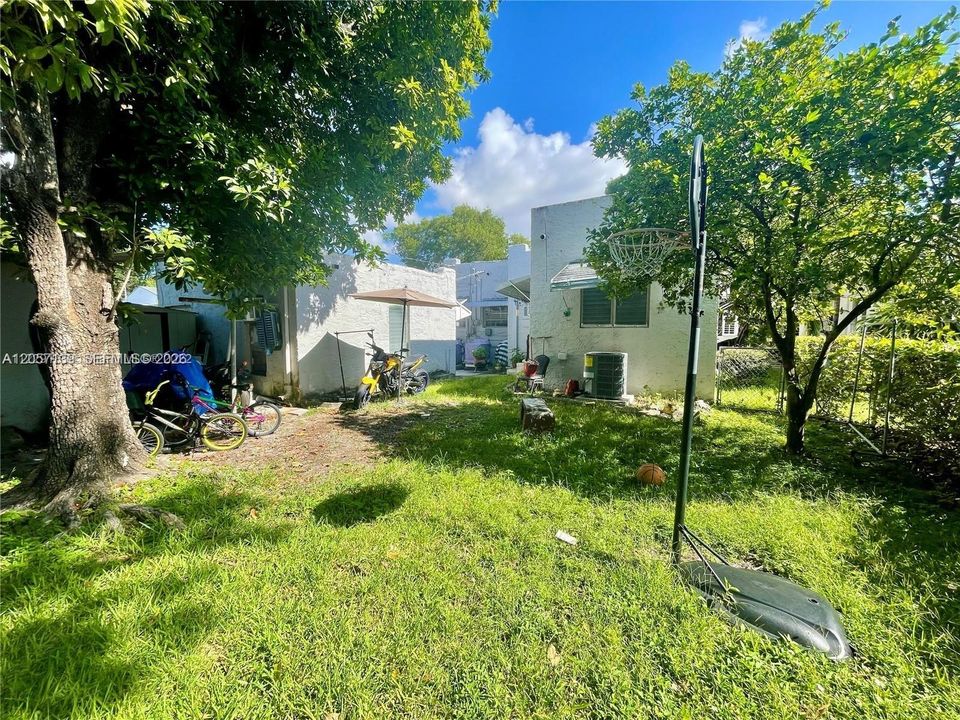 For Rent: $3,750 (2 beds, 2 baths, 1200 Square Feet)
