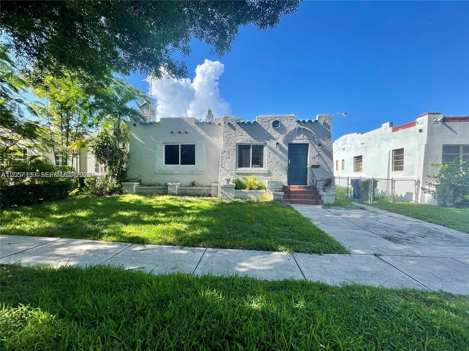 For Rent: $3,750 (2 beds, 2 baths, 1200 Square Feet)