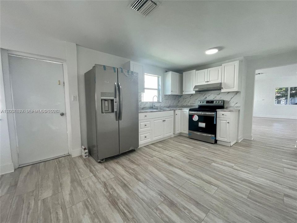 For Rent: $3,750 (2 beds, 2 baths, 1200 Square Feet)