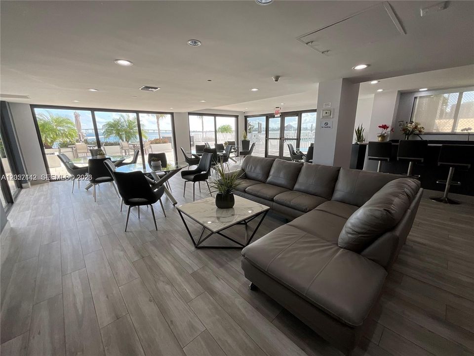 В аренду: $2,750 (1 спален, 1 ванн, 715 Квадратных фут)