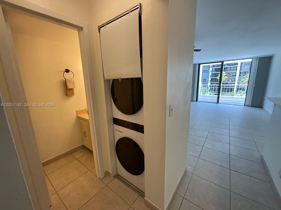 В аренду: $2,750 (1 спален, 1 ванн, 715 Квадратных фут)