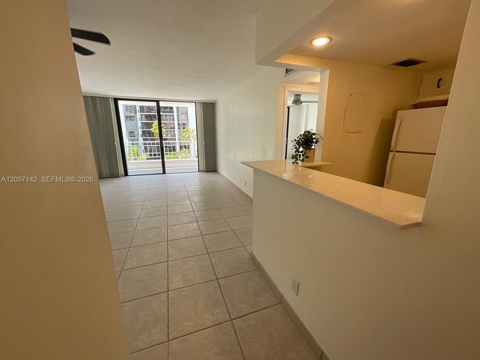 В аренду: $2,750 (1 спален, 1 ванн, 715 Квадратных фут)