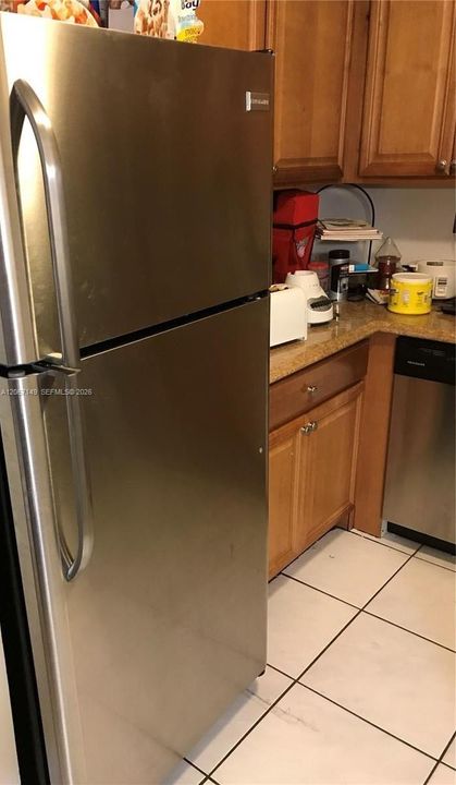 For Rent: $1,900 (2 beds, 2 baths, 800 Square Feet)