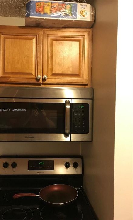For Rent: $1,900 (2 beds, 2 baths, 800 Square Feet)