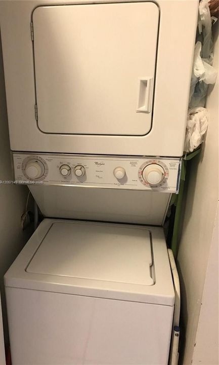 For Rent: $1,900 (2 beds, 2 baths, 800 Square Feet)