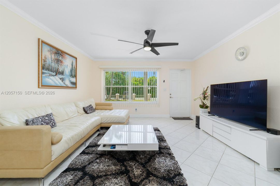For Rent: $2,300 (2 beds, 1 baths, 1080 Square Feet)