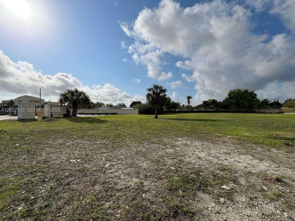 LOT EAST SOUTHEAST