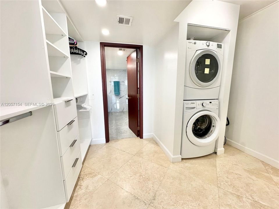 В аренду: $5,000 (2 спален, 2 ванн, 1717 Квадратных фут)
