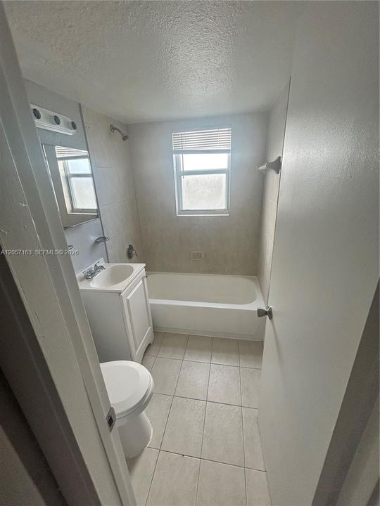 В аренду: $1,750 (2 спален, 1 ванн, 675 Квадратных фут)