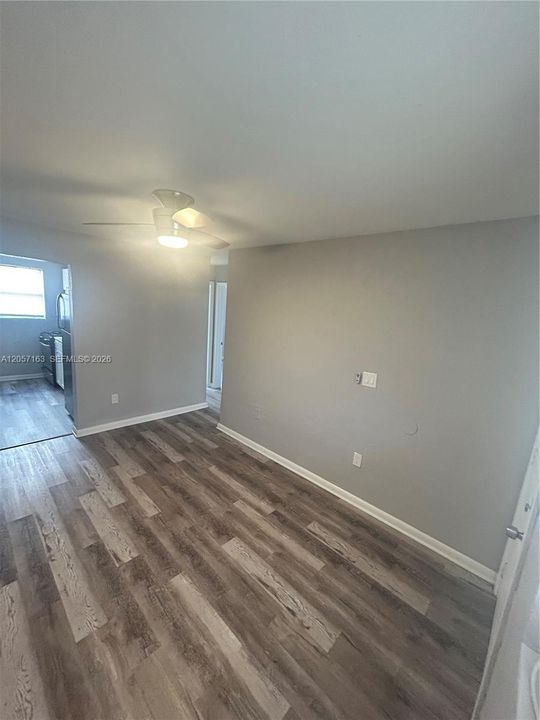 В аренду: $1,750 (2 спален, 1 ванн, 675 Квадратных фут)