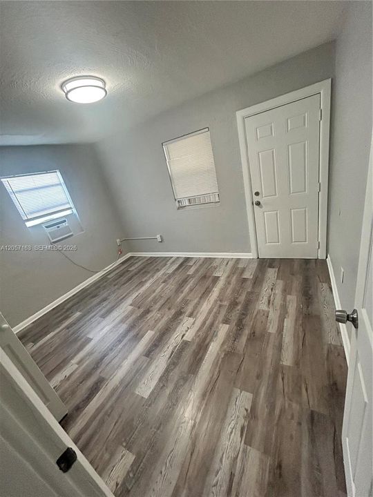 В аренду: $1,750 (2 спален, 1 ванн, 675 Квадратных фут)