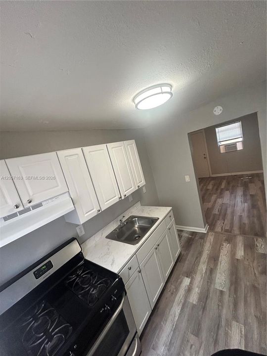 В аренду: $1,750 (2 спален, 1 ванн, 675 Квадратных фут)