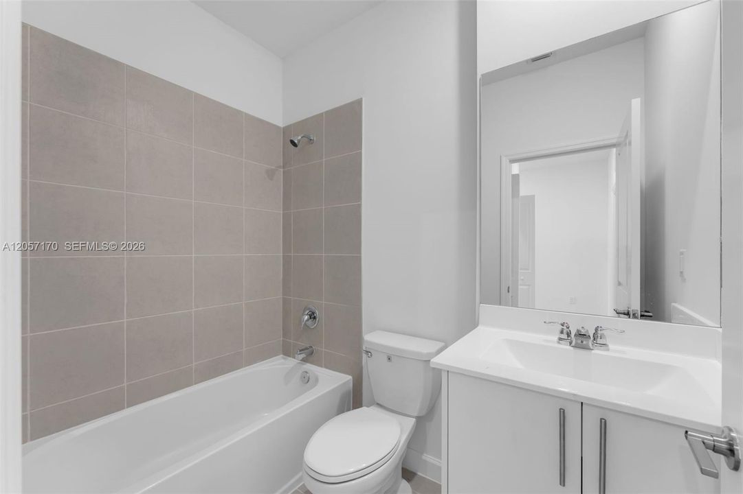 В аренду: $2,600 (4 спален, 3 ванн, 1615 Квадратных фут)