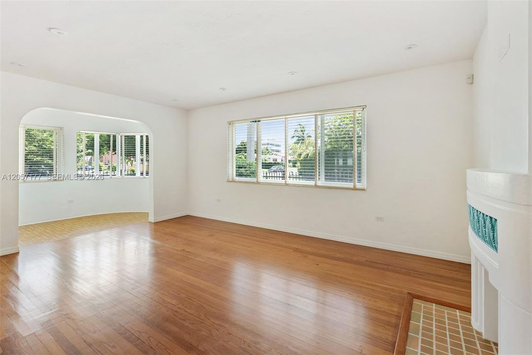 В аренду: $5,500 (3 спален, 3 ванн, 1627 Квадратных фут)