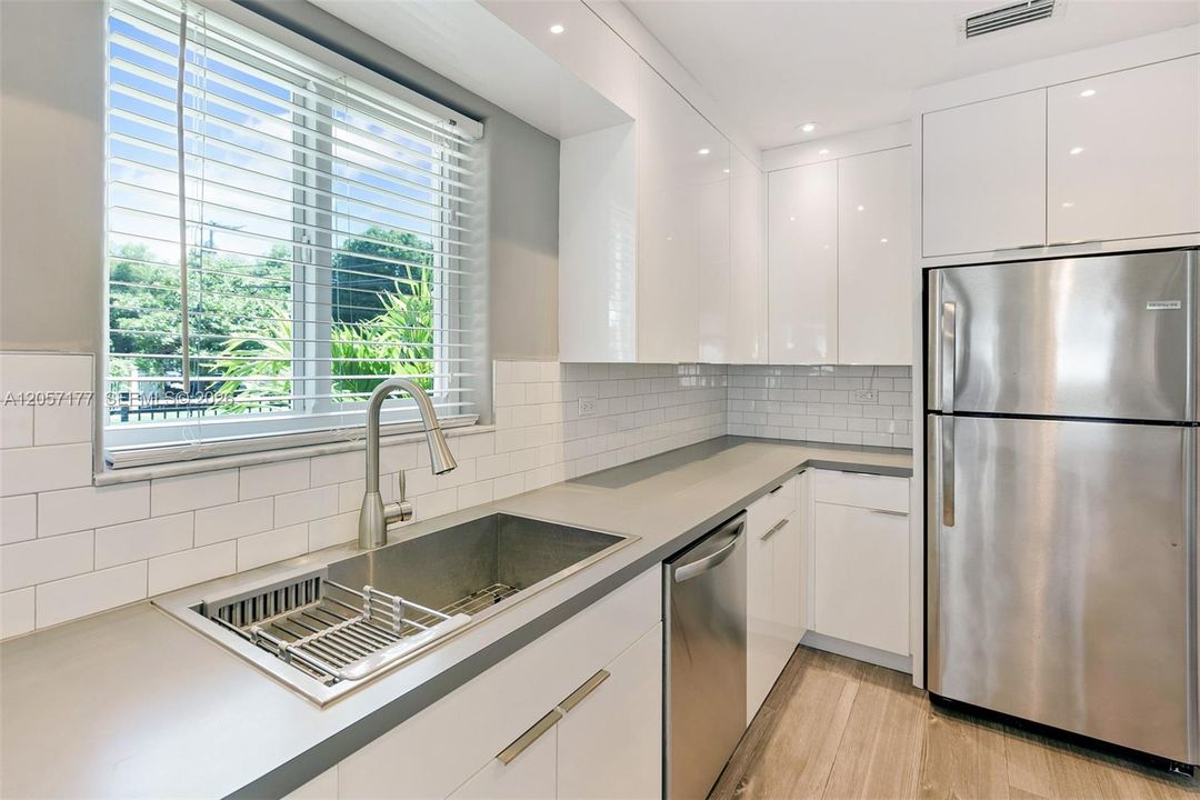В аренду: $5,500 (3 спален, 3 ванн, 1627 Квадратных фут)