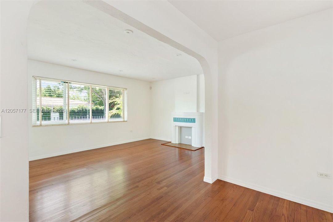 В аренду: $5,500 (3 спален, 3 ванн, 1627 Квадратных фут)
