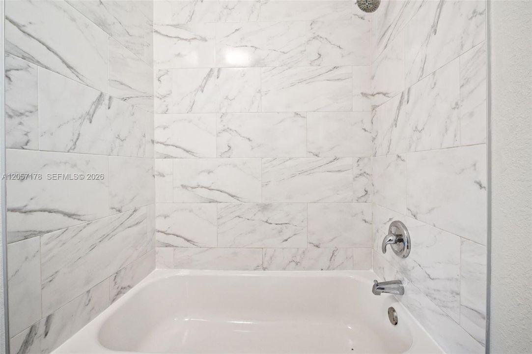 For Rent: $2,900 (2 beds, 1 baths, 780 Square Feet)