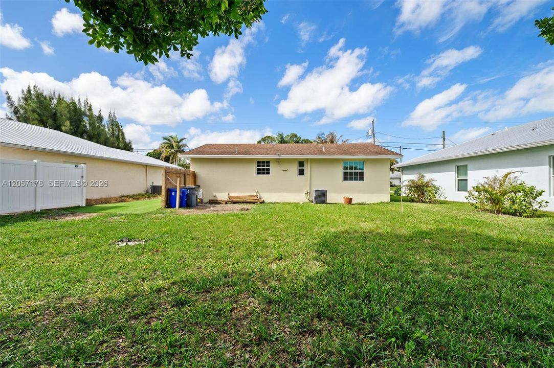 For Rent: $2,900 (2 beds, 1 baths, 780 Square Feet)