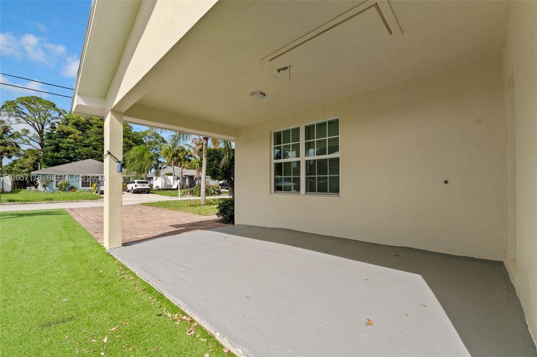 For Rent: $2,900 (2 beds, 1 baths, 780 Square Feet)