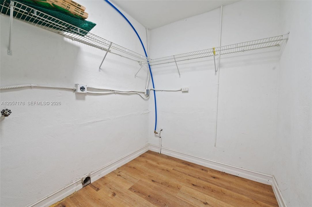 For Rent: $2,900 (2 beds, 1 baths, 780 Square Feet)