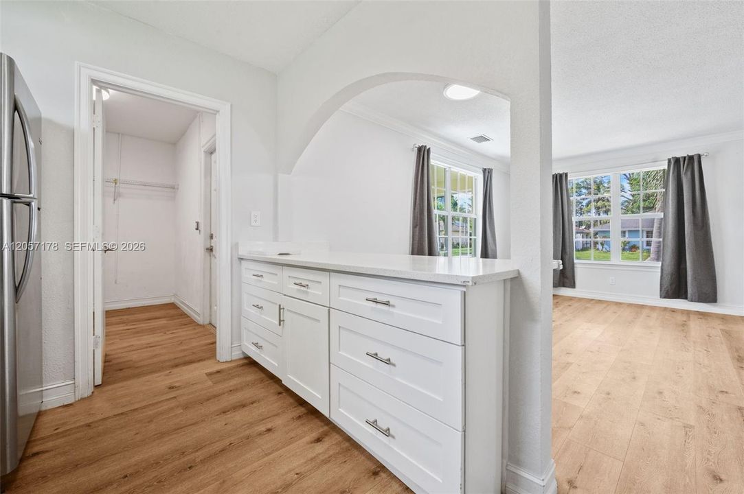 For Rent: $2,900 (2 beds, 1 baths, 780 Square Feet)
