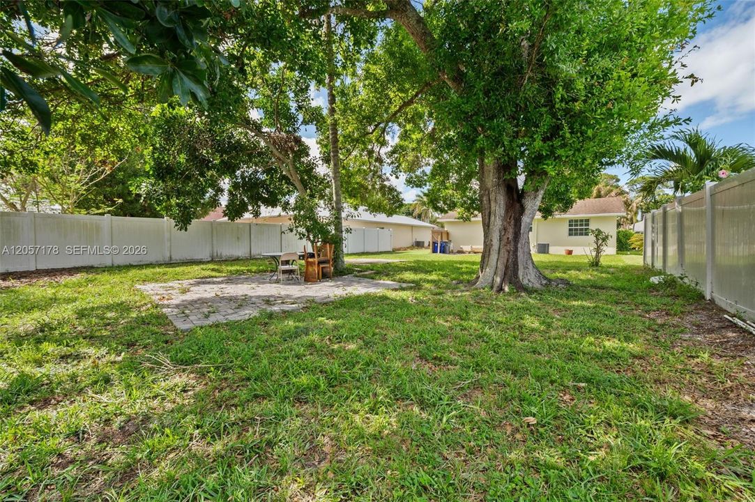 For Rent: $2,900 (2 beds, 1 baths, 780 Square Feet)