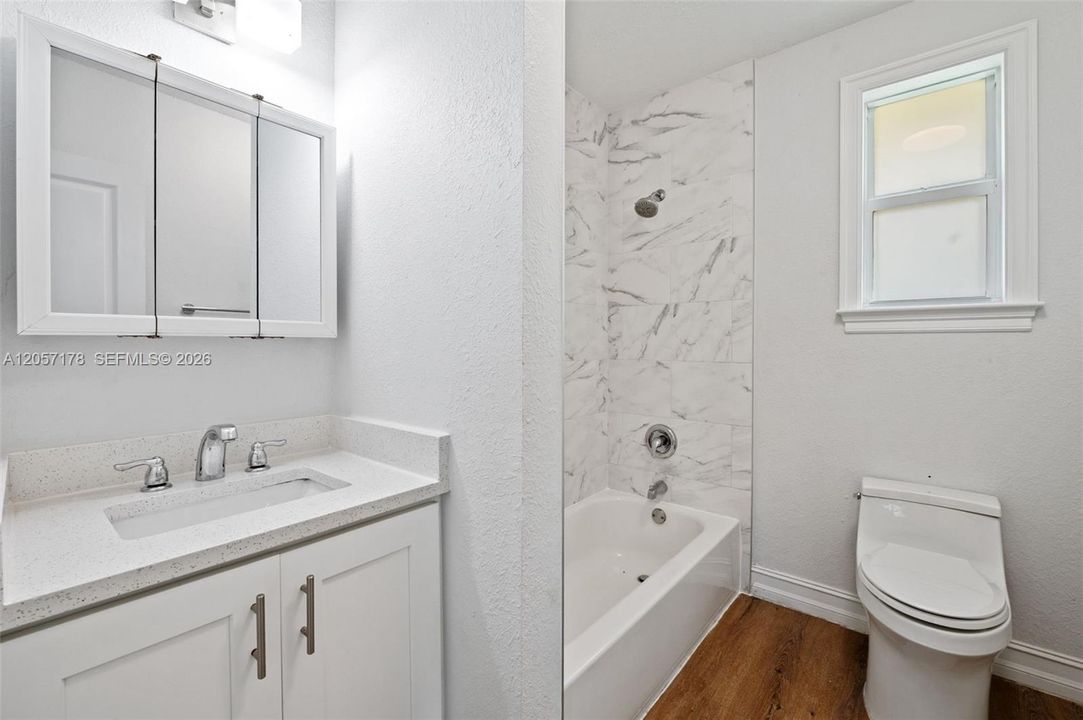 For Rent: $2,900 (2 beds, 1 baths, 780 Square Feet)