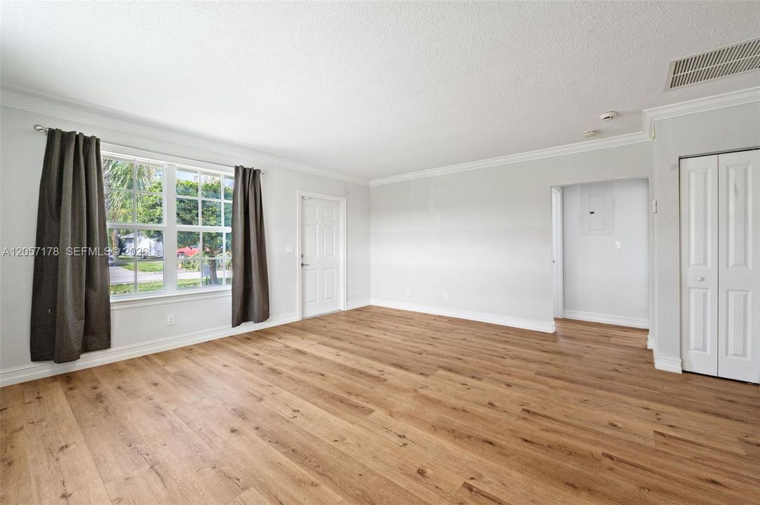 For Rent: $2,900 (2 beds, 1 baths, 780 Square Feet)