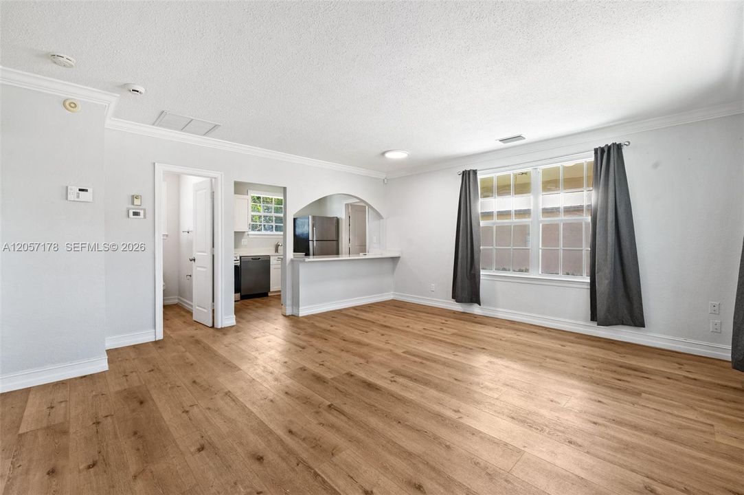 For Rent: $2,900 (2 beds, 1 baths, 780 Square Feet)
