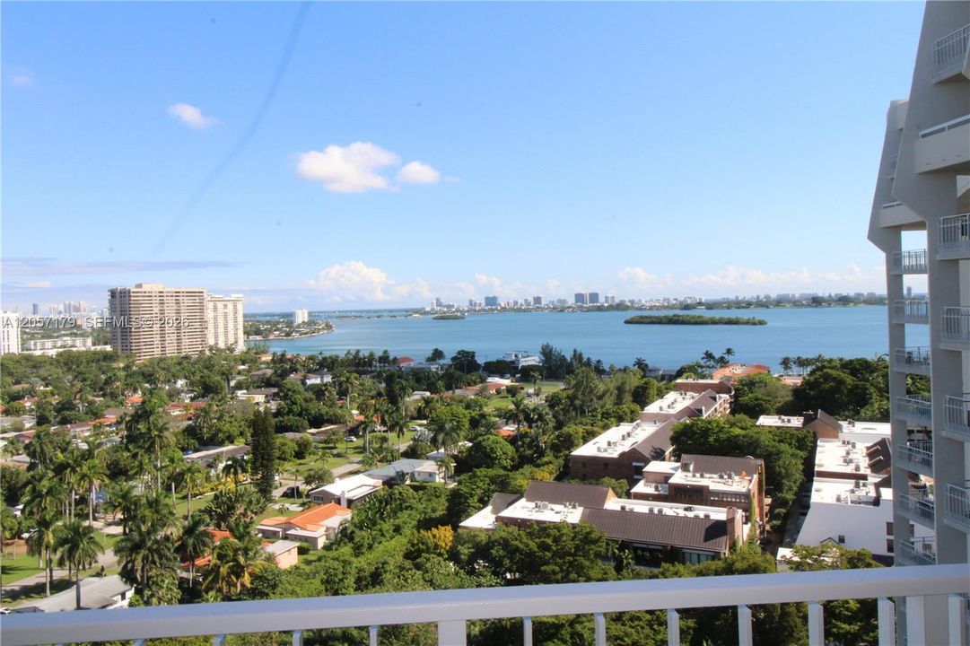 На продажу: $215,000 (1 спален, 2 ванн, 1535 Квадратных фут)