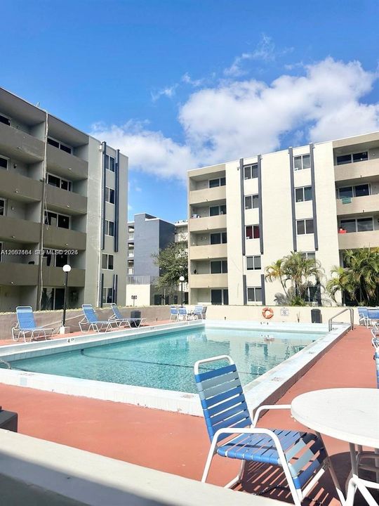 For Rent: $2,150 (2 beds, 2 baths, 960 Square Feet)
