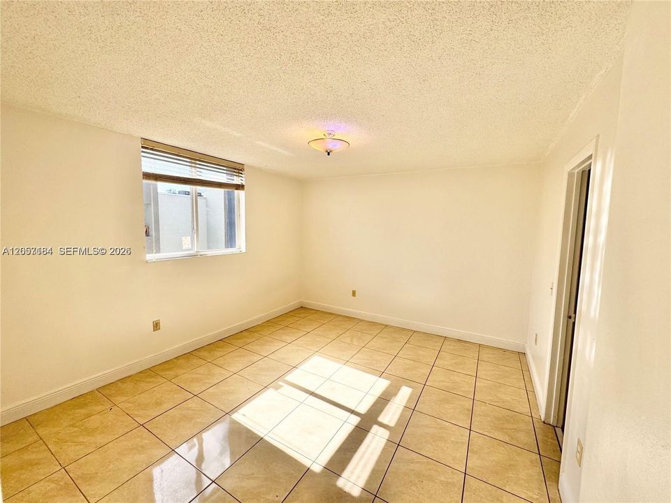 For Rent: $2,150 (2 beds, 2 baths, 960 Square Feet)