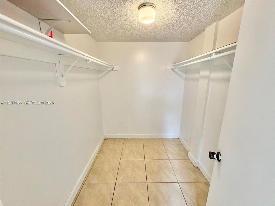 For Rent: $2,150 (2 beds, 2 baths, 960 Square Feet)