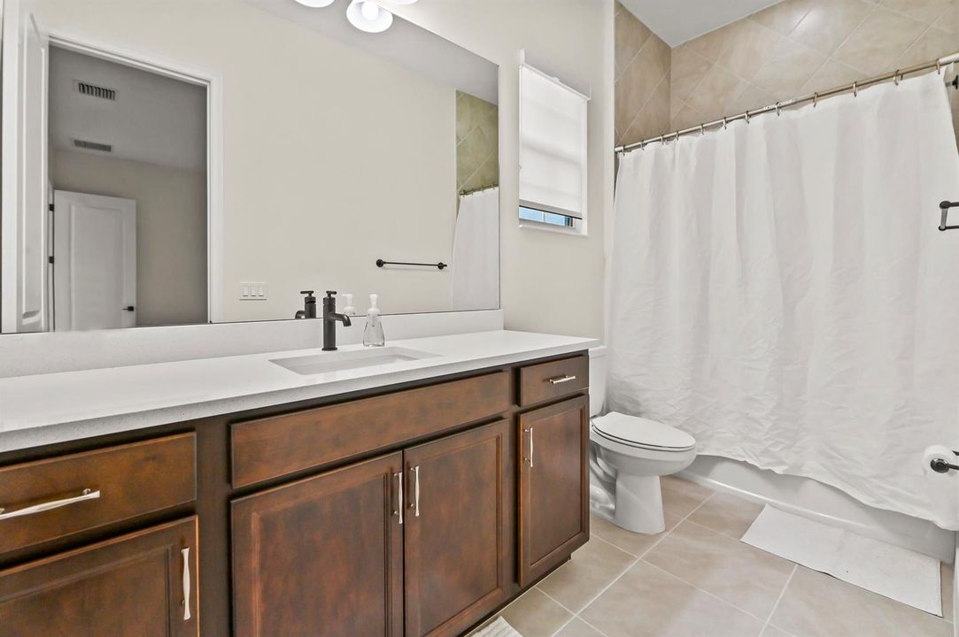 29 Bathroom 01