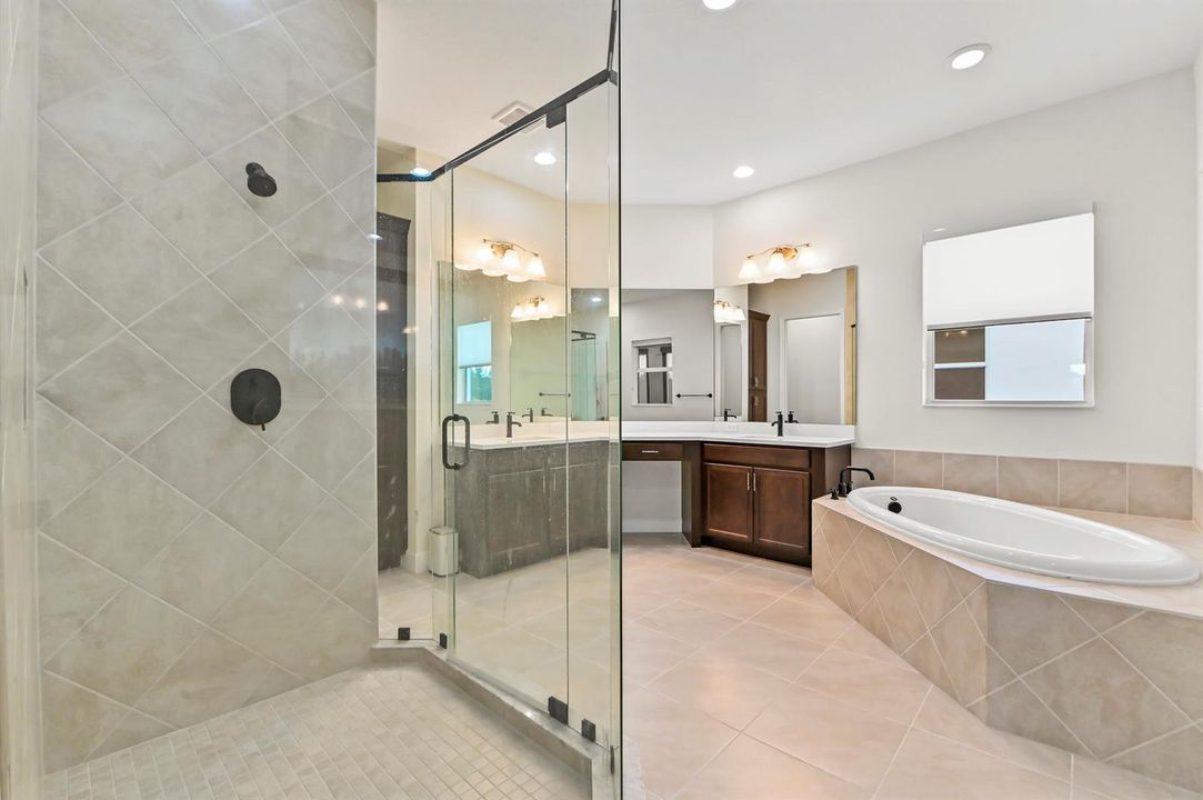 37 Bathroom 01
