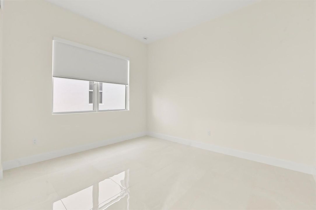 21 Bedroom 01