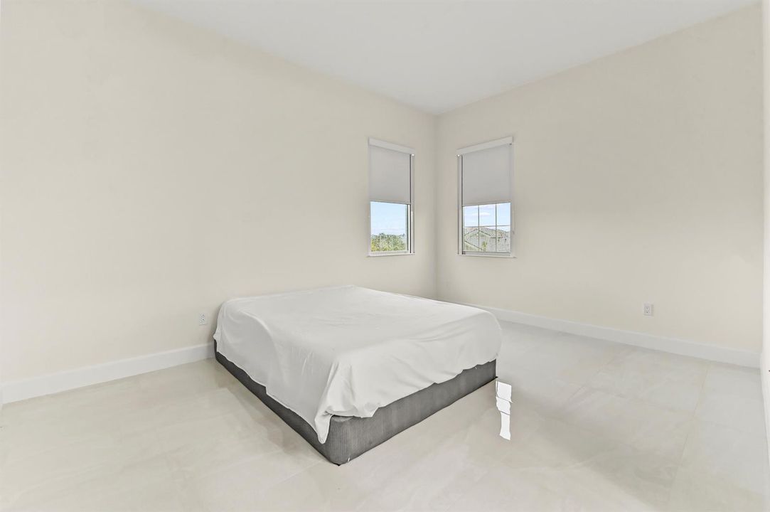 30 Bedroom 01