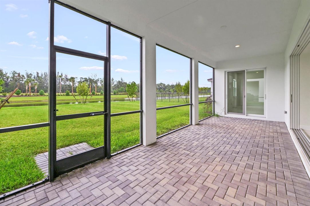 44 Patio 01