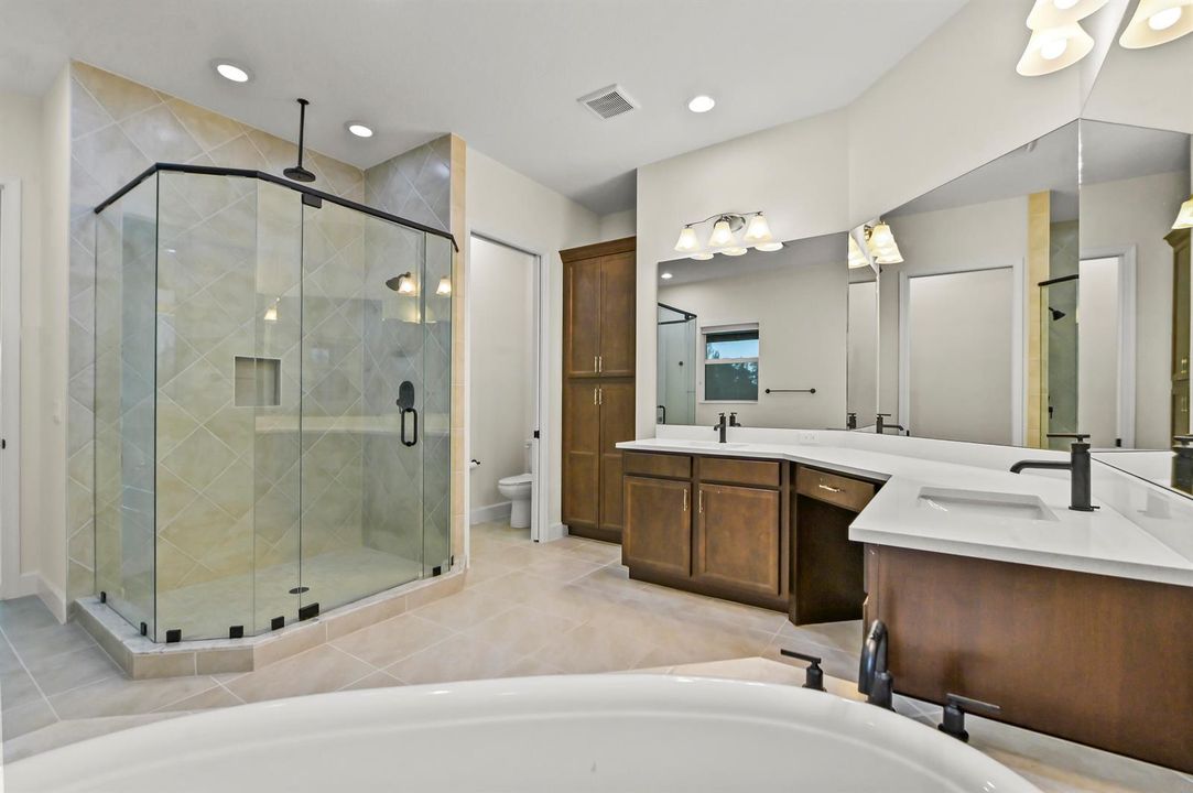39 Bathroom 03
