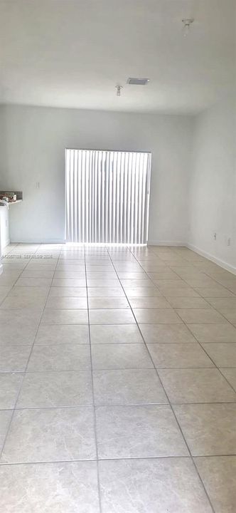 В аренду: $2,450 (3 спален, 2 ванн, 1331 Квадратных фут)