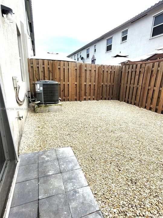 В аренду: $2,450 (3 спален, 2 ванн, 1331 Квадратных фут)