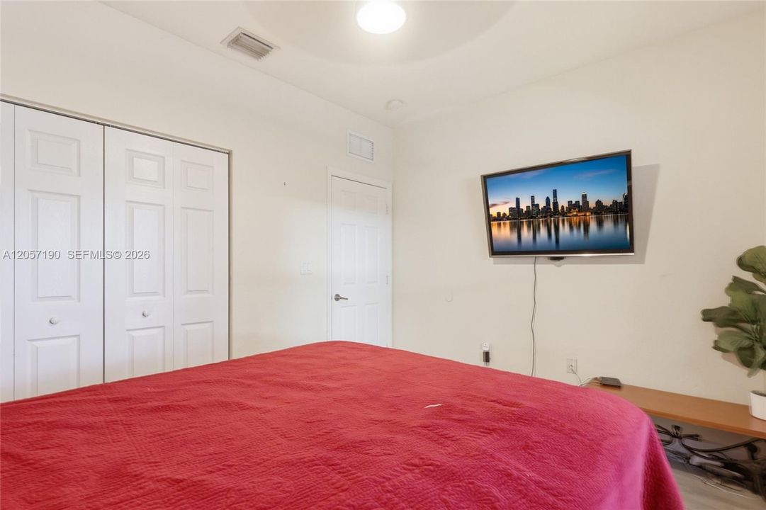 En Venta: $675,000 (3 camas, 3 baños, 1906 Pies cuadrados)