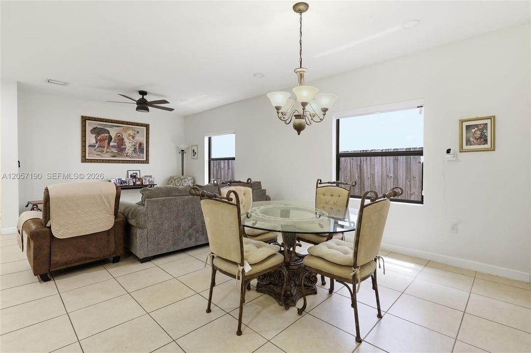 En Venta: $675,000 (3 camas, 3 baños, 1906 Pies cuadrados)