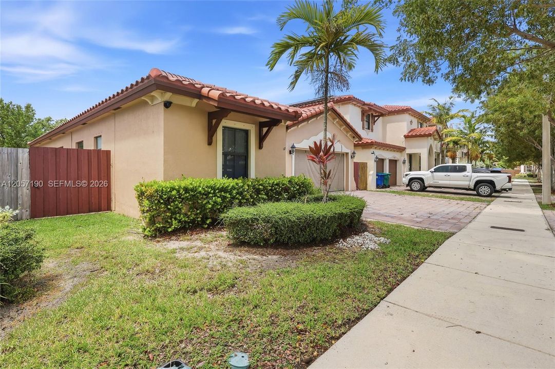 En Venta: $675,000 (3 camas, 3 baños, 1906 Pies cuadrados)