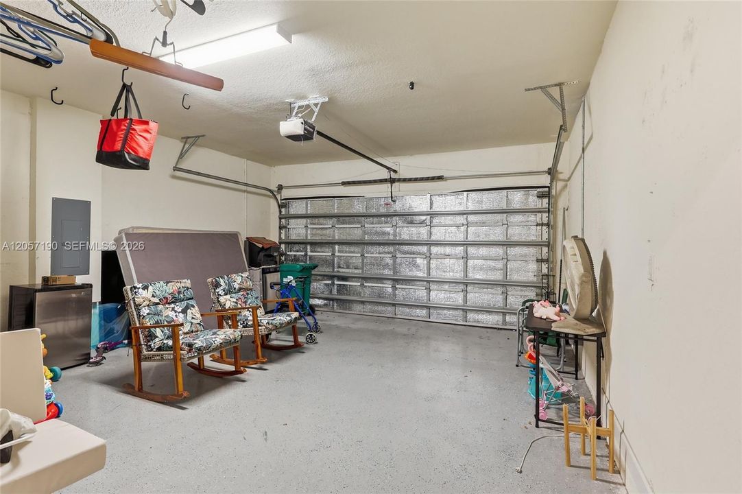 En Venta: $675,000 (3 camas, 3 baños, 1906 Pies cuadrados)