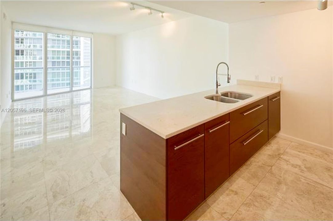 В аренду: $3,400 (1 спален, 1 ванн, 816 Квадратных фут)