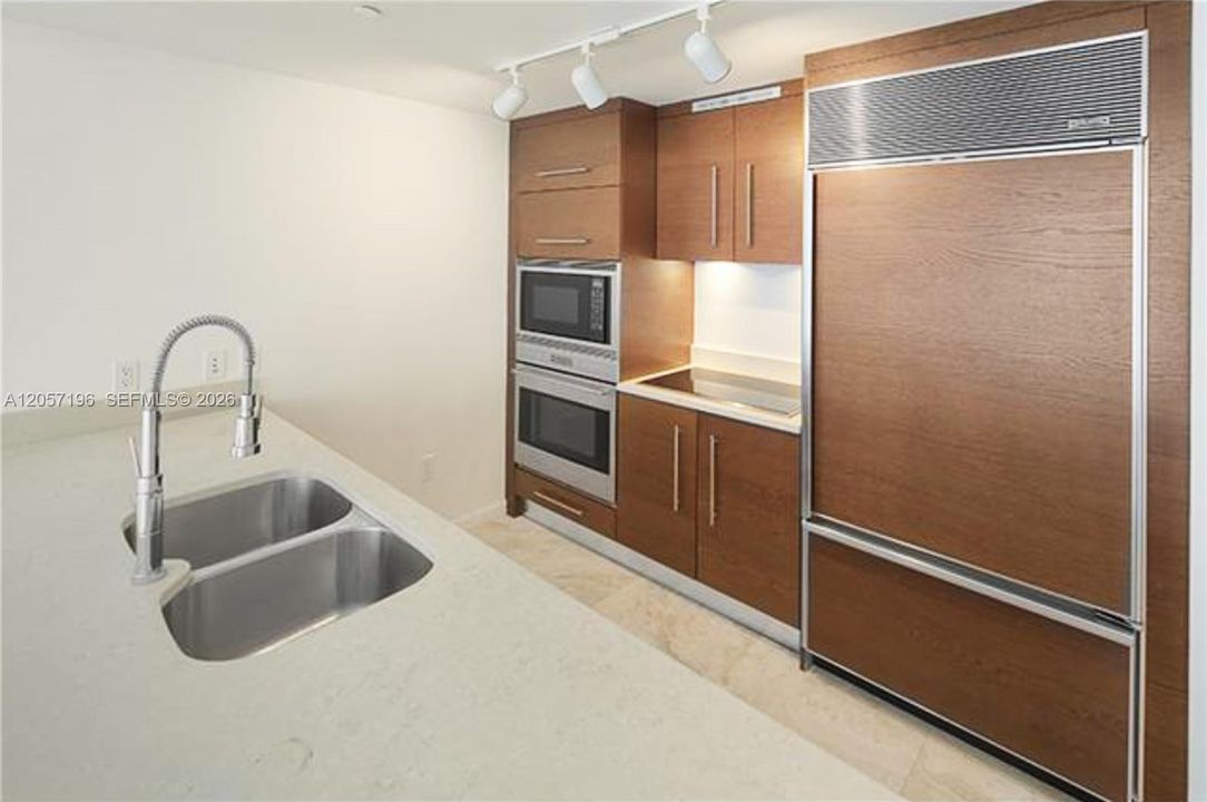 В аренду: $3,400 (1 спален, 1 ванн, 816 Квадратных фут)
