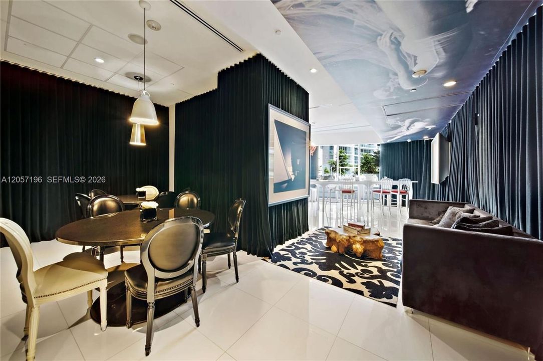 В аренду: $3,400 (1 спален, 1 ванн, 816 Квадратных фут)