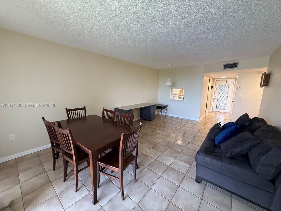 En Venta: $115,000 (2 camas, 2 baños, 850 Pies cuadrados)